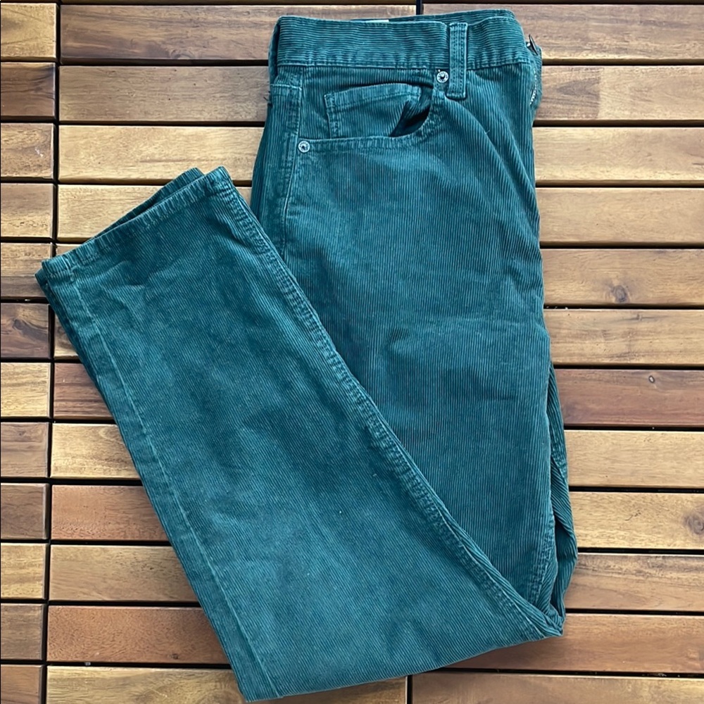 American Eagle super stretch green corduroy mom jean 8 regular